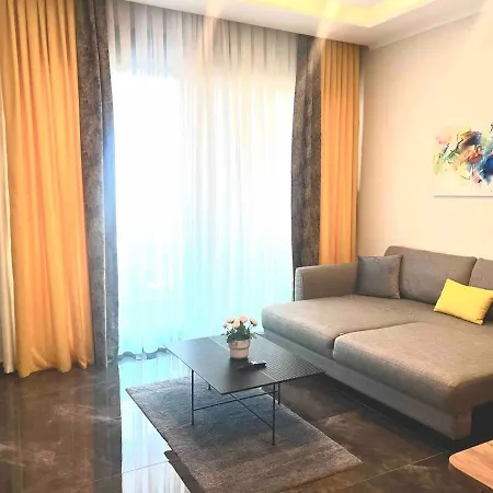 In Royalgarden Means Life Apartmán
